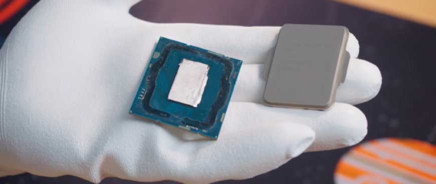 Intel 13th Gen Raptor Lake CPU Delidded, Slightly Bigger Die Than Alder Lake & Up To 420W Power Limit