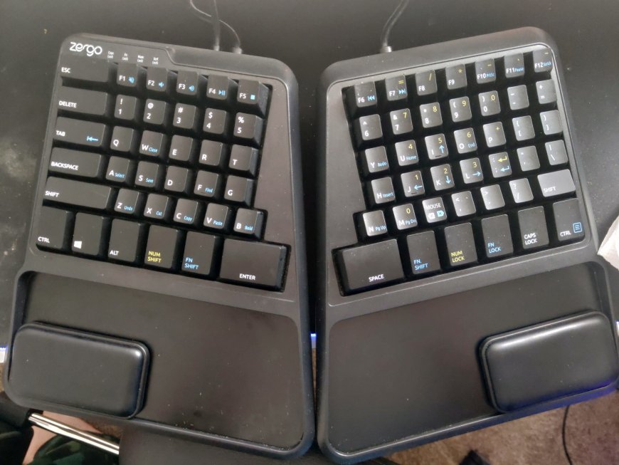 ZergoTech Freedom Keyboard Review: Ergonomics And Performance in a Unique Form Factor