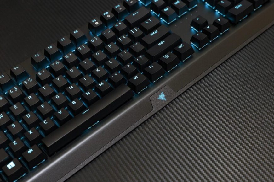 Razer BlackWidow v3 PRO Wireless Mechanical Keyboard Review – A No Compromise Wireless Gaming Keyboard?