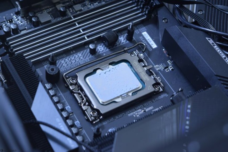 Intel Refutes Alder Lake CPU Warping & Bending Issues, Warns On Voiding Warranty